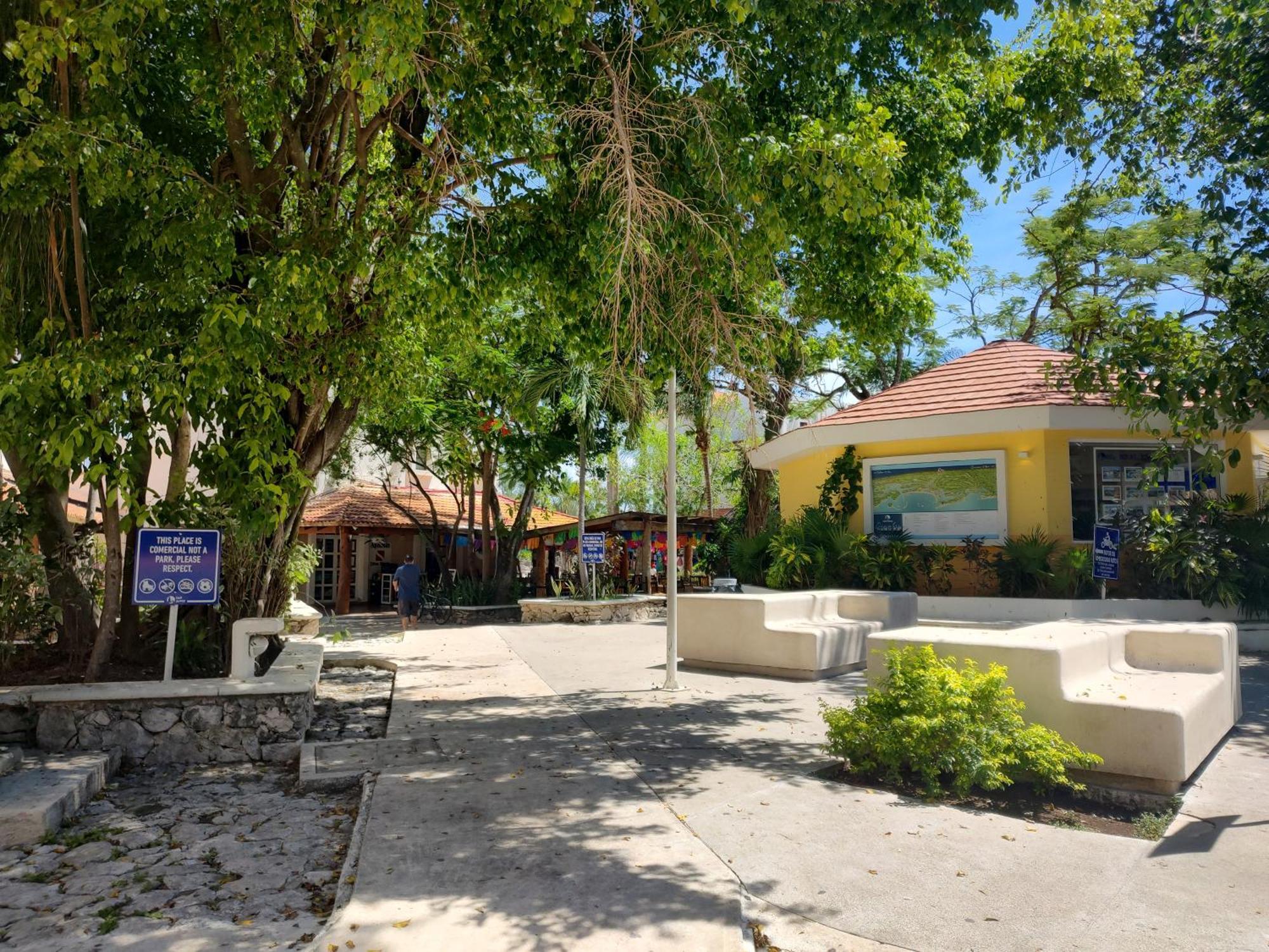Private Rooms In A Hotel-Type Apartment - Super Located Puerto Aventuras Esterno foto